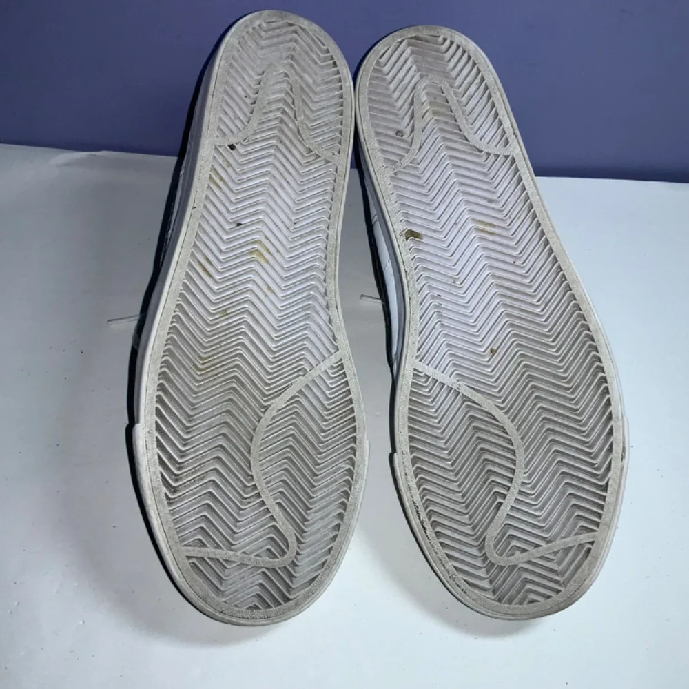 Nike Mens Match Supreme 631656-101 White leather Sneakers Sz 8 unisex